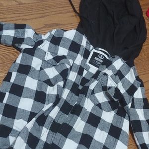 Long sleeve hoodie/ flannel